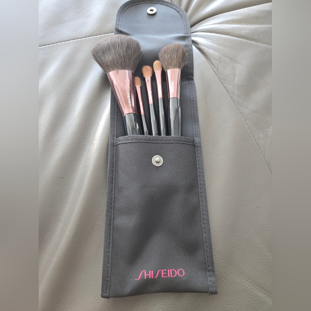 Shiseido Makeup Brush Set with Case